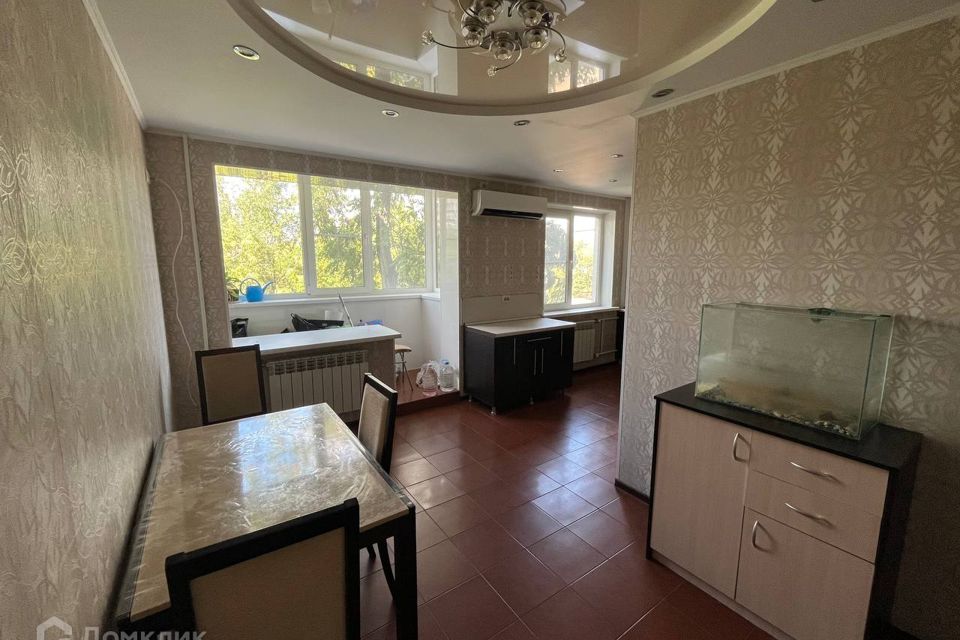 Сдаётся 2-комнатная квартира, 59.8 м²