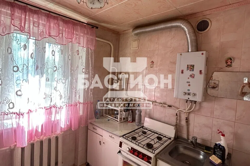 Продаётся 3-комнатная квартира, 52.9 м²