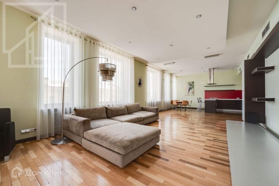 Сдаётся 2-комнатная квартира, 140 м²