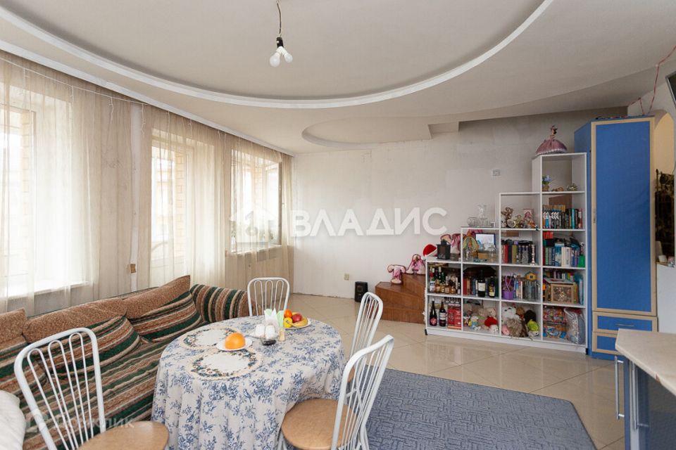 Продаётся 3-комнатная квартира, 127.5 м²