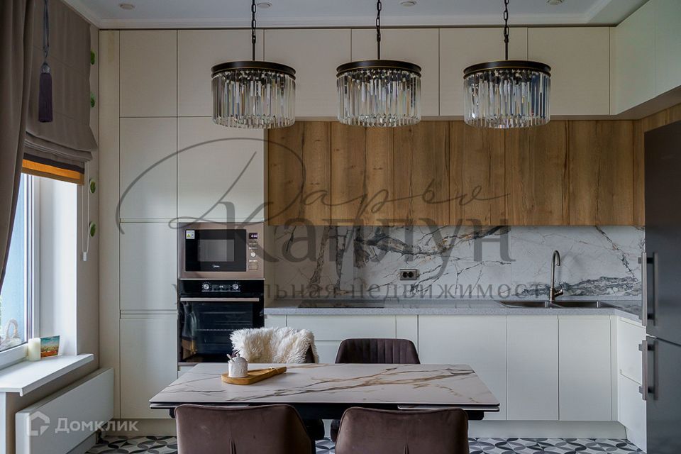 Продаётся 3-комнатная квартира, 105 м²