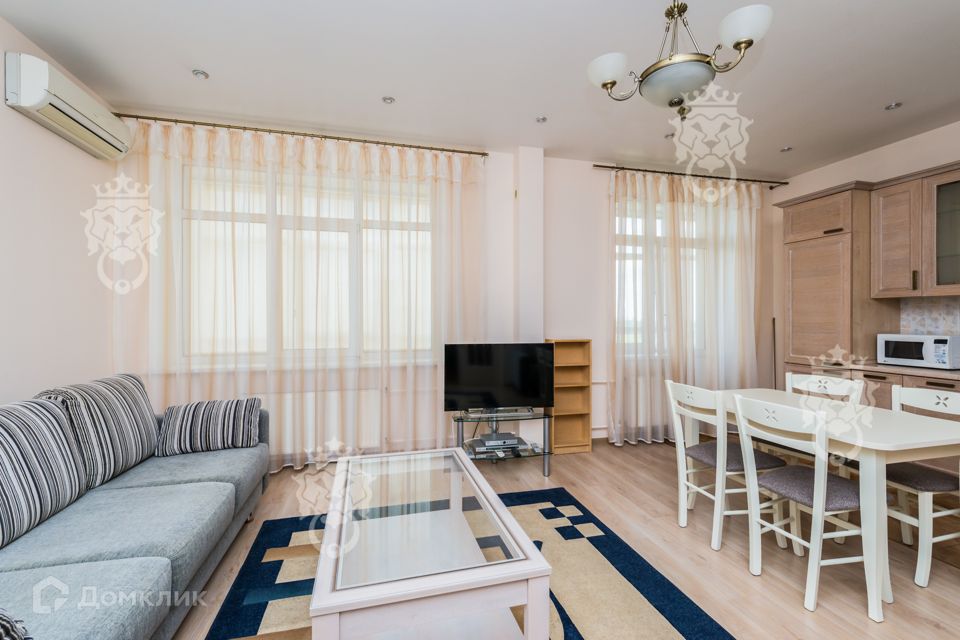 Сдаётся 2-комнатная квартира, 87 м²