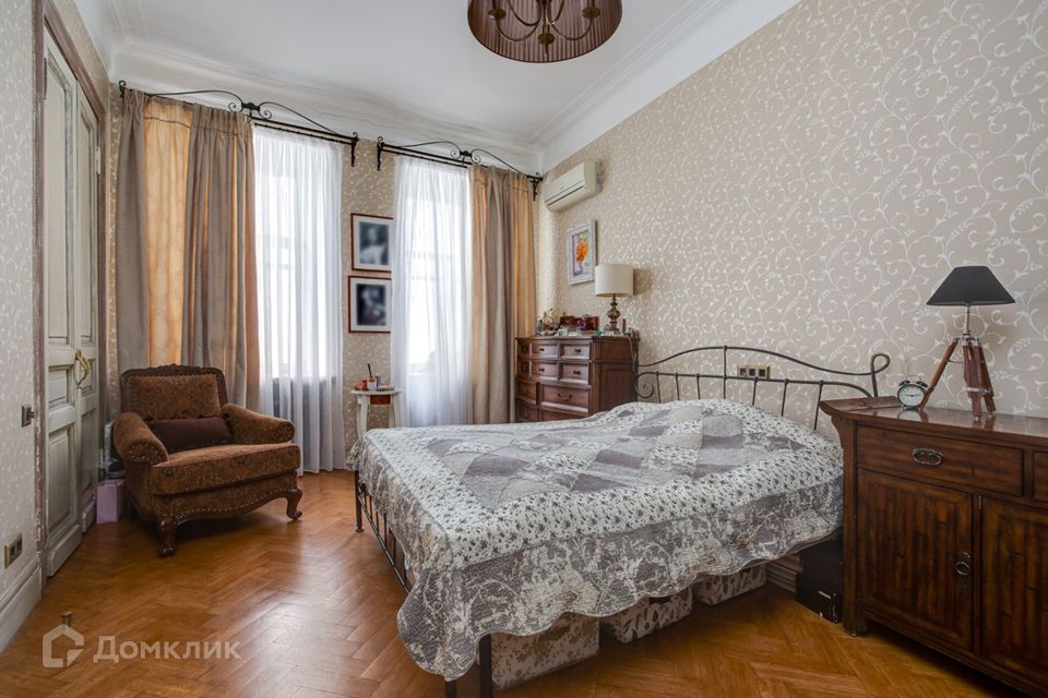 Продаётся 4-комнатная квартира, 125 м²
