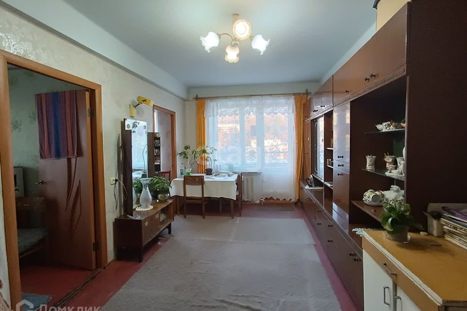 Продаётся 4-комнатная квартира, 59.6 м²