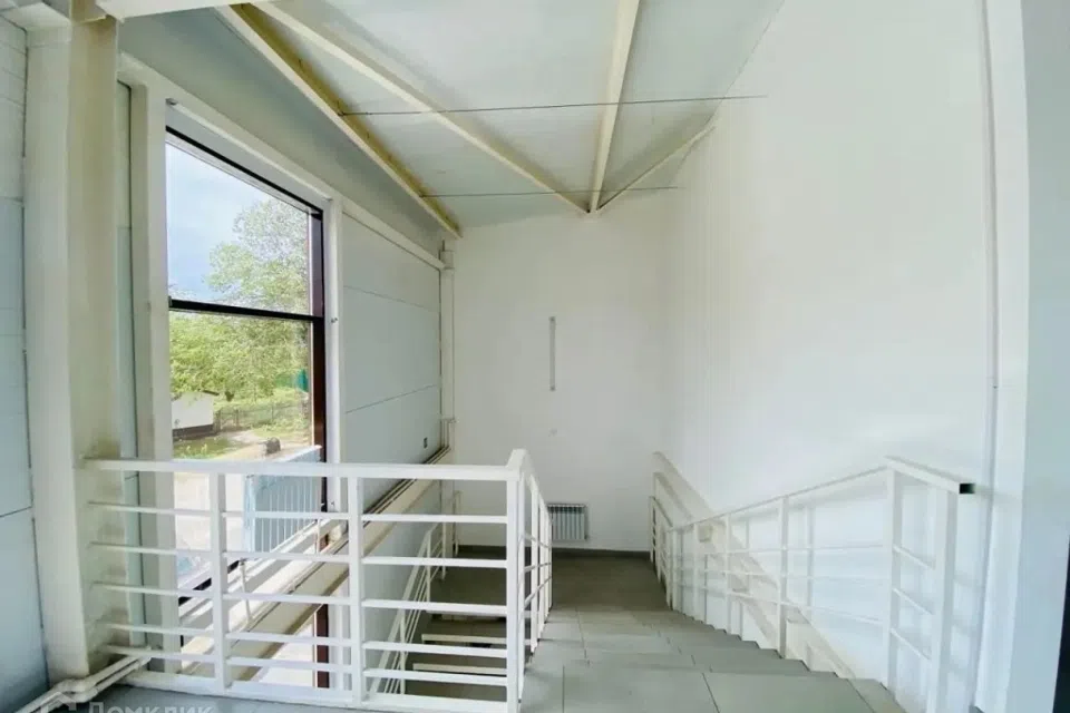 Сдаётся торговое помещение, 1040 м²