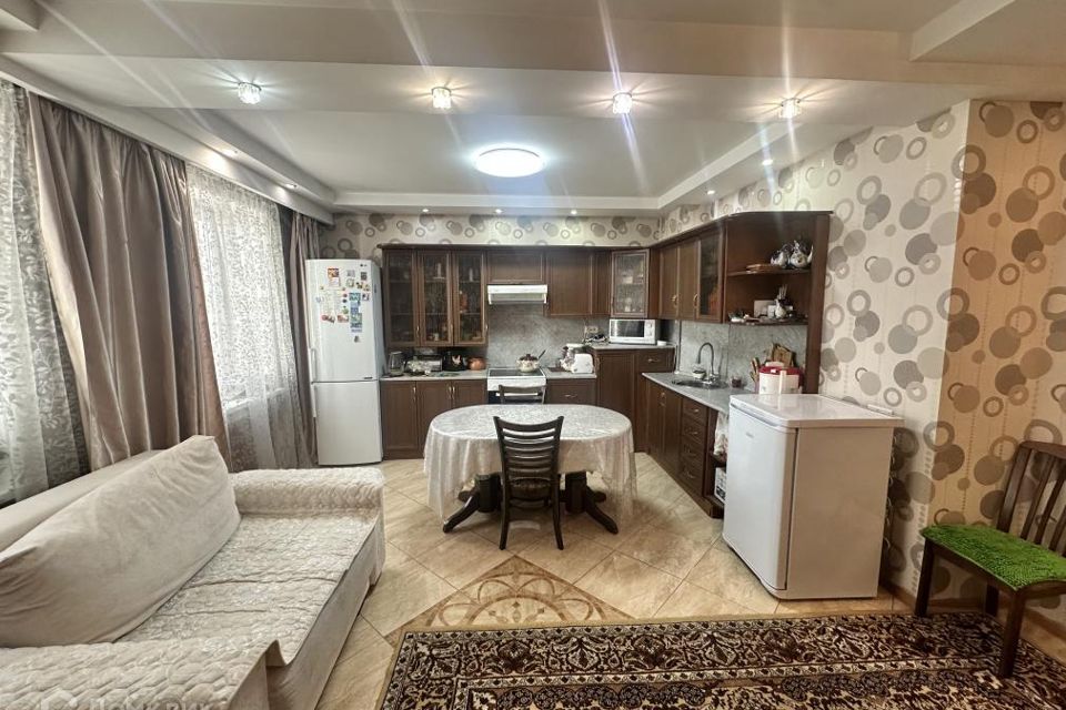 Продаётся 3-комнатная квартира, 106.3 м²