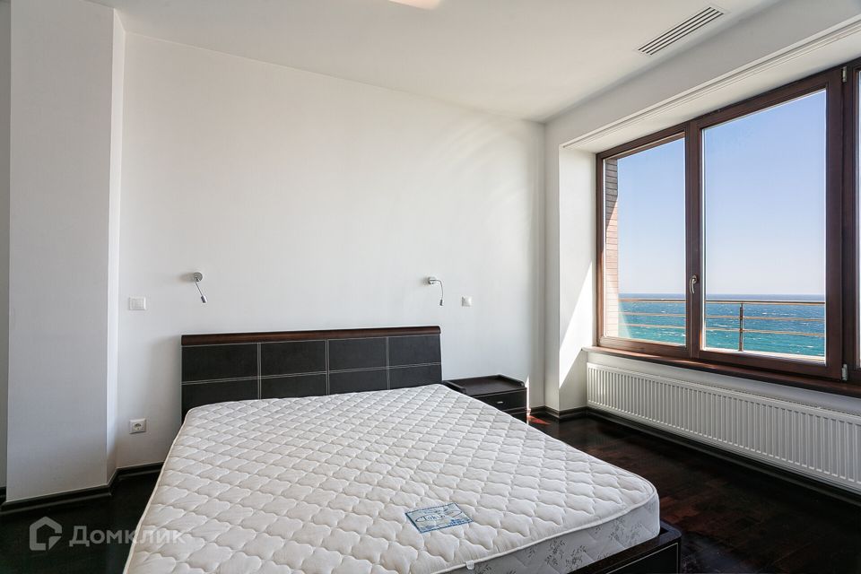 Продаётся 2-комнатная квартира, 137.4 м²