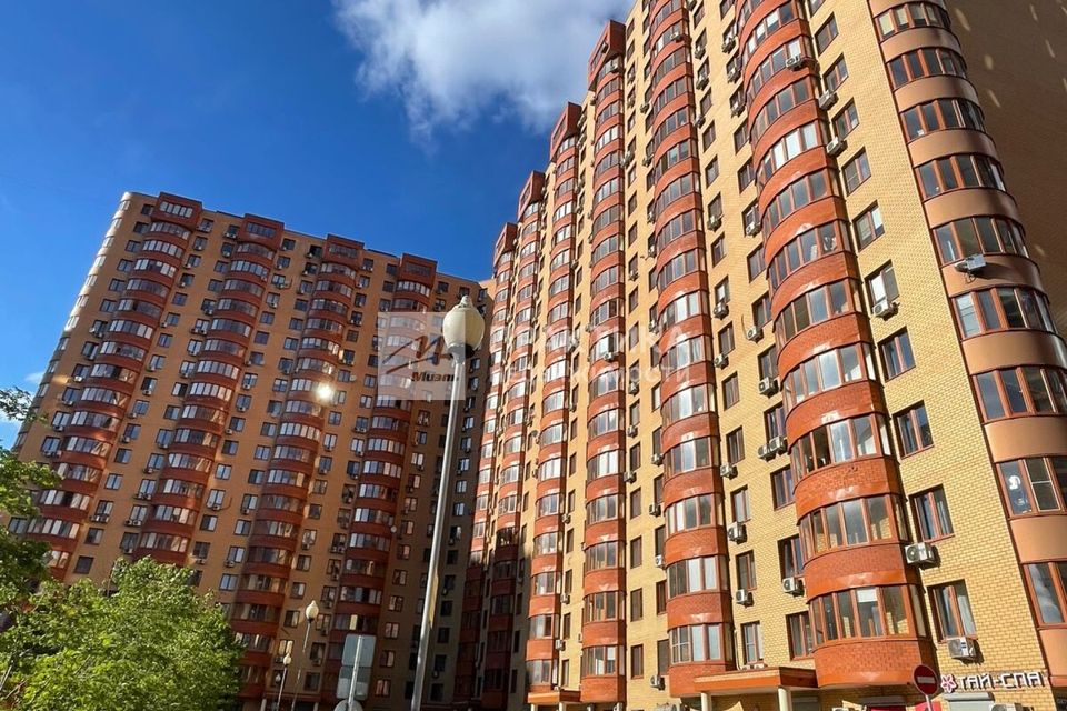 Продаётся 1-комнатная квартира, 54.2 м²