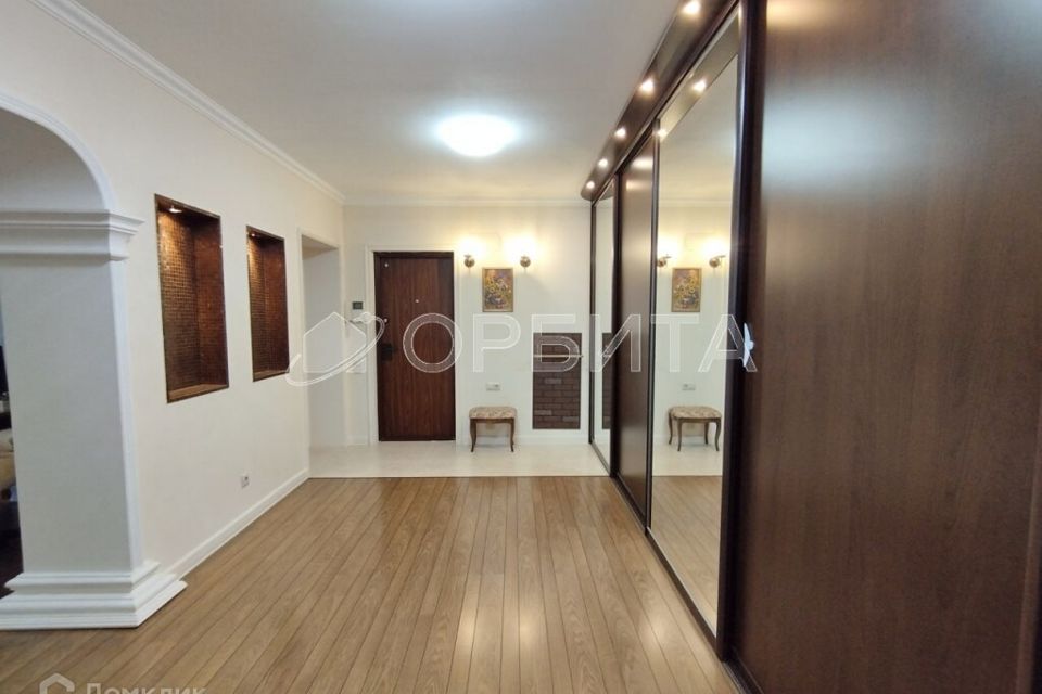 Продаётся 3-комнатная квартира, 111.7 м²