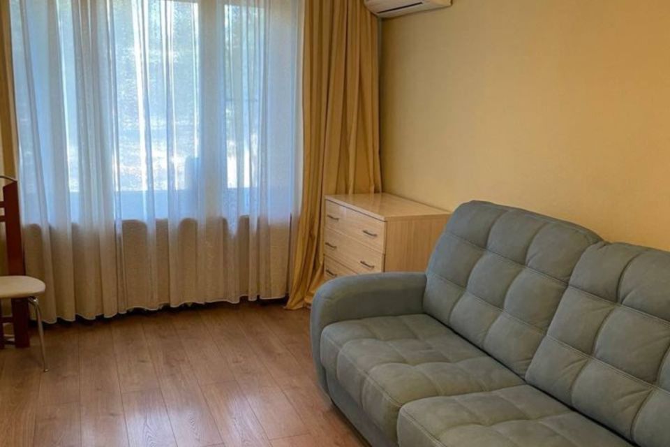Продаётся 1-комнатная квартира, 38 м²