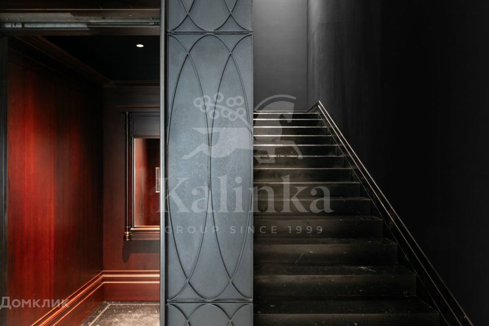 Продаётся 4-комнатная квартира, 200.7 м²