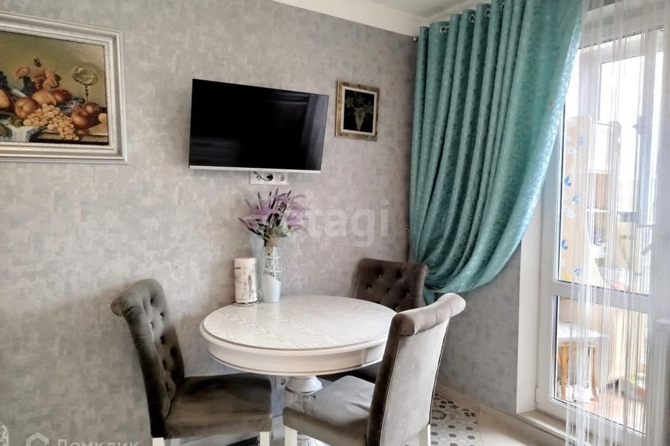 Продаётся 2-комнатная квартира, 56.8 м²