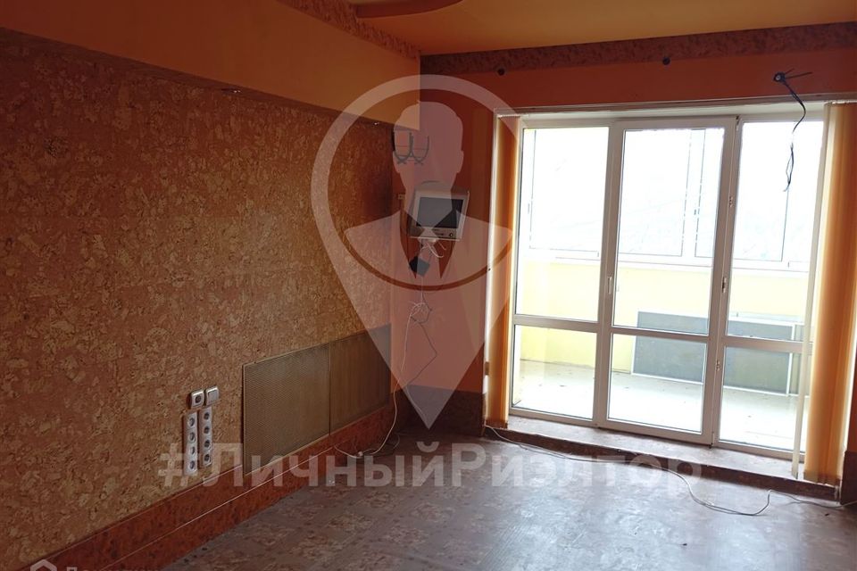 Продаётся 1-комнатная квартира, 270 м²