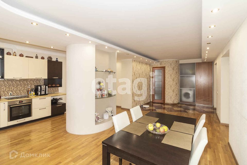 Продаётся 4-комнатная квартира, 149 м²