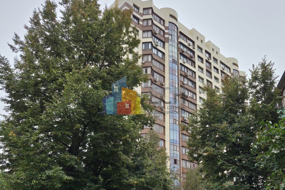 Продаётся 3-комнатная квартира, 130 м²