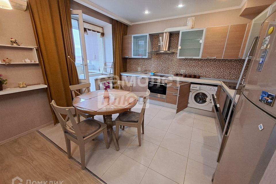 Сдаётся 2-комнатная квартира, 90 м²