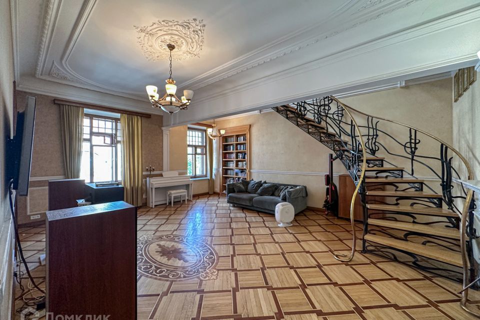 Продаётся 6-комнатная квартира, 319 м²