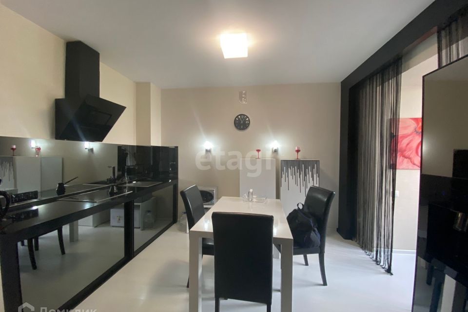 Продаётся 3-комнатная квартира, 100 м²