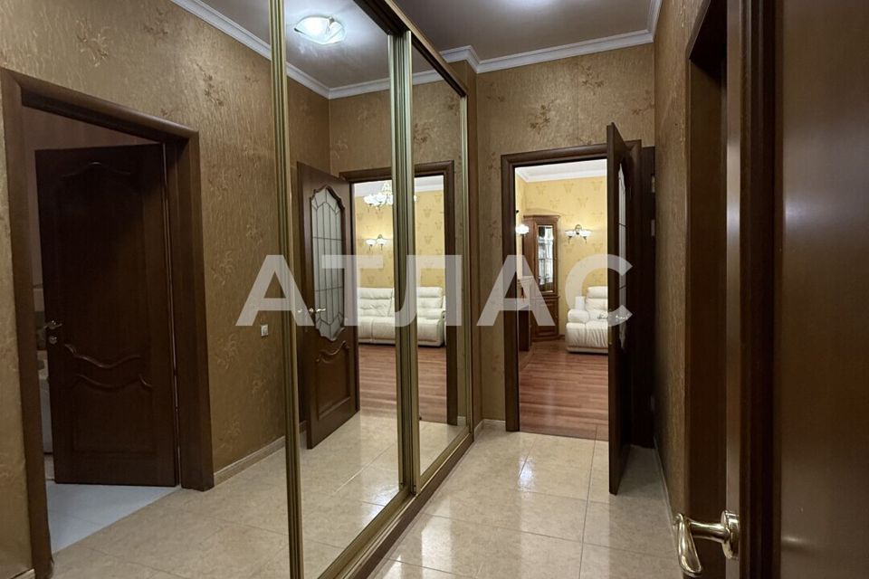 Продаётся 3-комнатная квартира, 104 м²