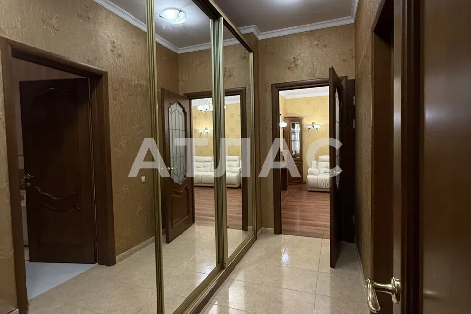 Продаётся 3-комнатная квартира, 104 м²