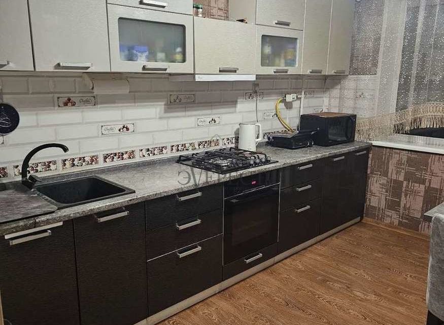Продаётся 4-комнатная квартира, 81 м²
