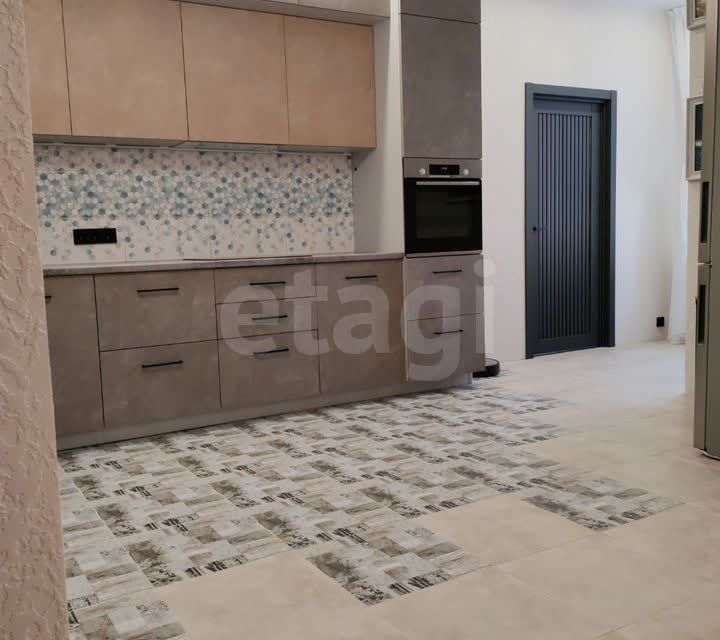 Продаётся 2-комнатная квартира, 93 м²