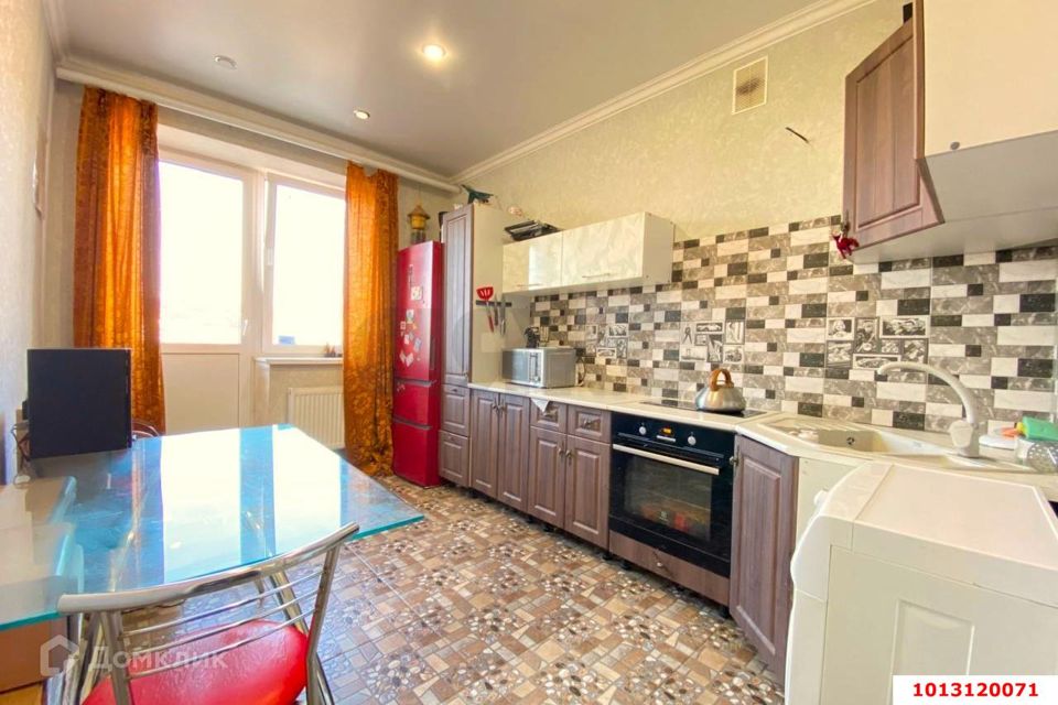 Продаётся 1-комнатная квартира, 42 м²