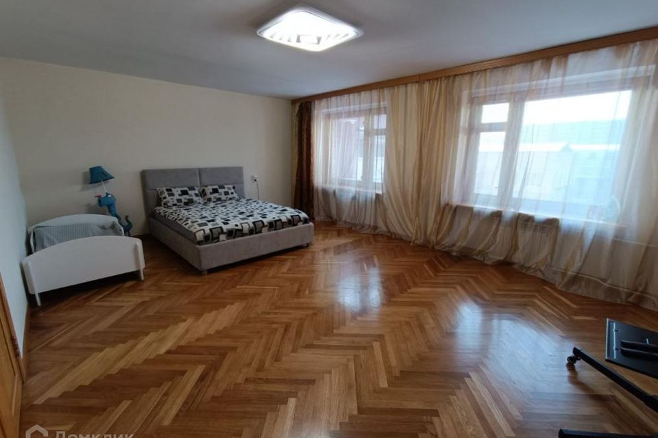 Продаётся 5-комнатная квартира, 175 м²
