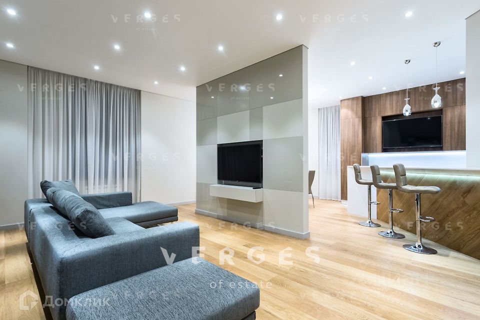 Продаётся 3-комнатная квартира, 155 м²
