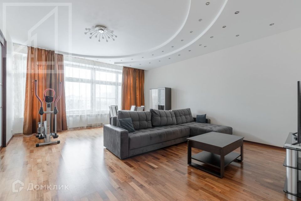 Сдаётся 3-комнатная квартира, 135 м²