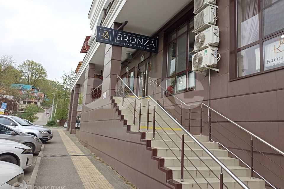 Продаётся 1-комнатная квартира, 107 м²