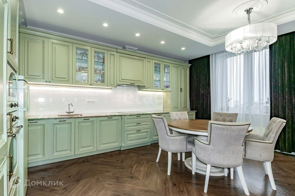 Продаётся 3-комнатная квартира, 129.4 м²