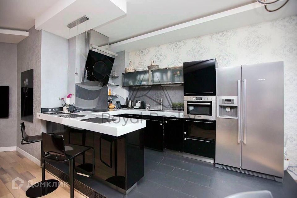 Сдаётся 2-комнатная квартира, 115 м²