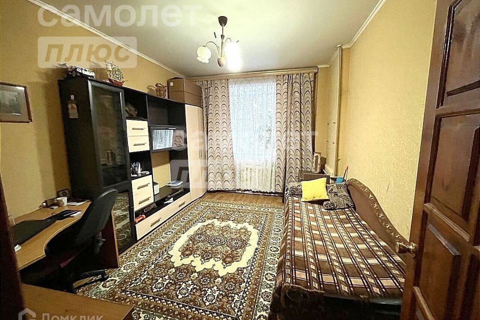 Продаётся 4-комнатная квартира, 90 м²