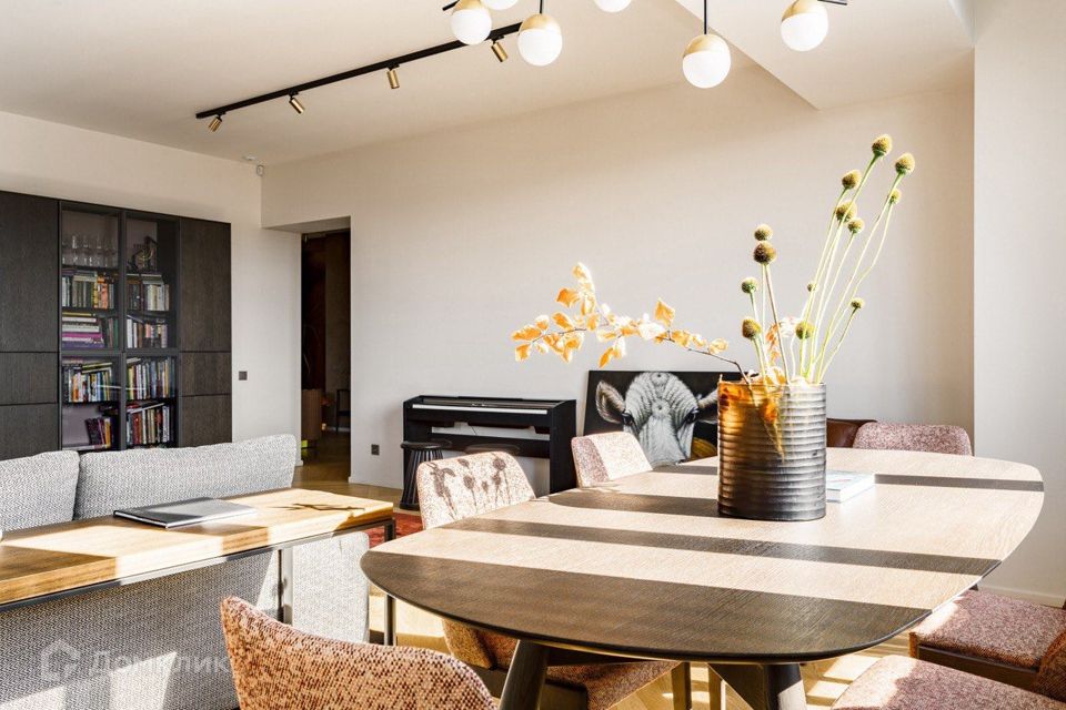 Продаётся 4-комнатная квартира, 158 м²