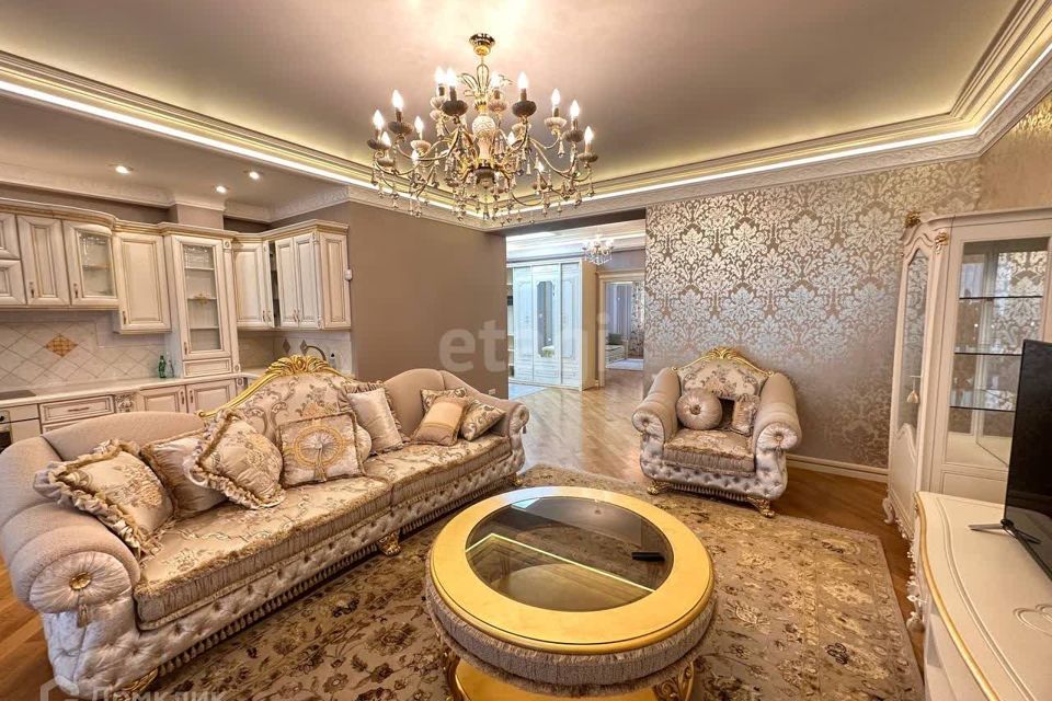 Продаётся 3-комнатная квартира, 120 м²
