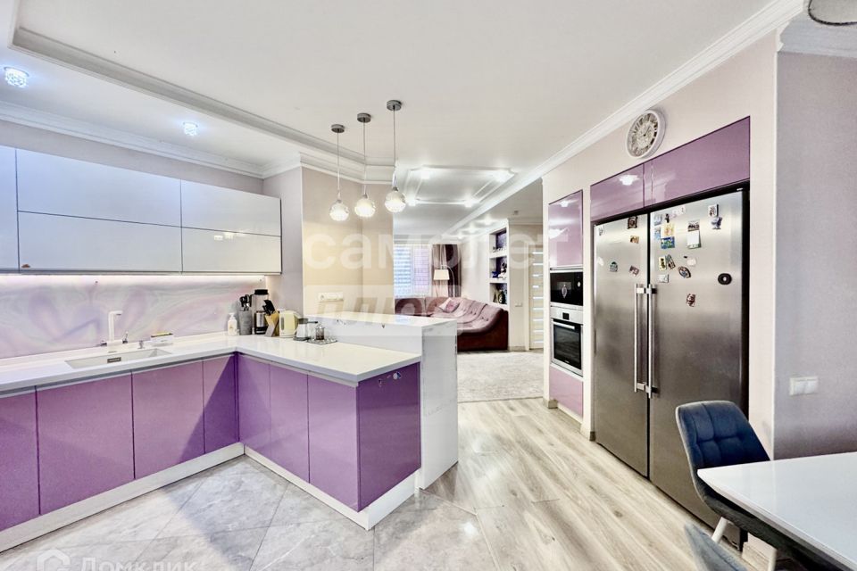Продаётся 4-комнатная квартира, 120.5 м²