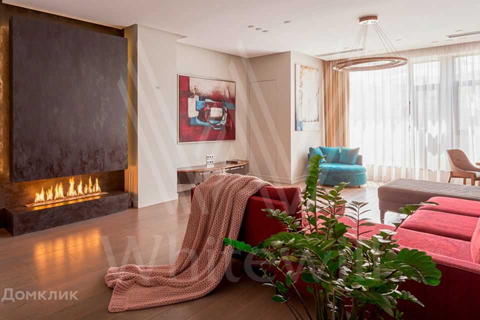 Продаётся 4-комнатная квартира, 165 м²