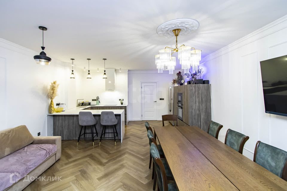 Продаётся 3-комнатная квартира, 119 м²