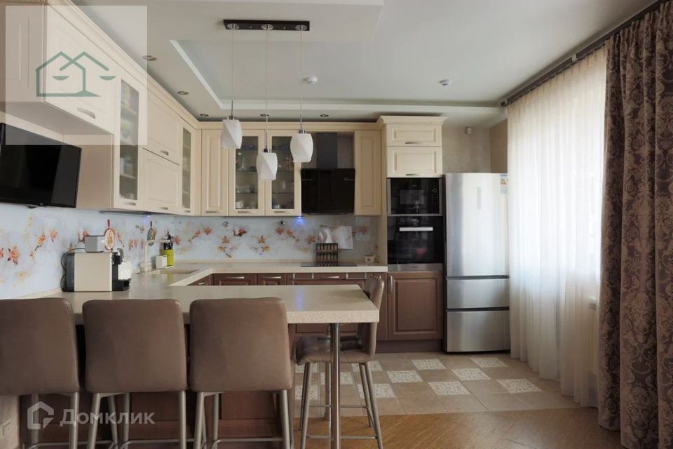Продаётся 3-комнатная квартира, 107 м²