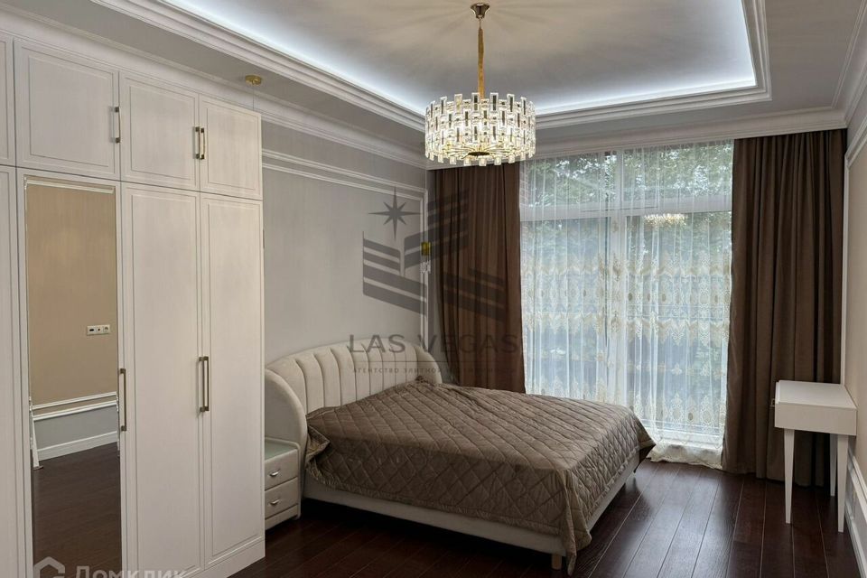 Сдаётся 3-комнатная квартира, 113 м²