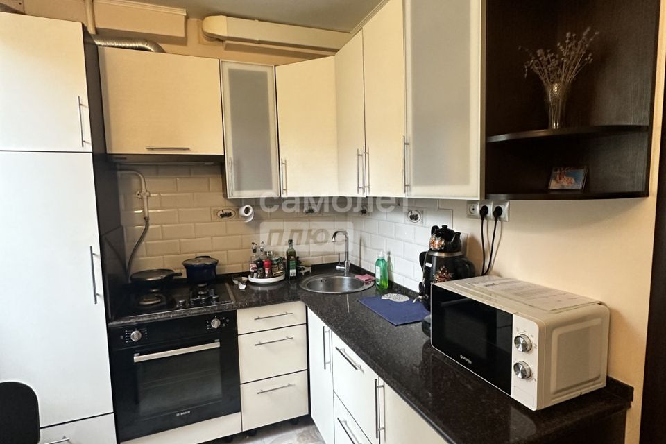Продаётся 3-комнатная квартира, 51.9 м²