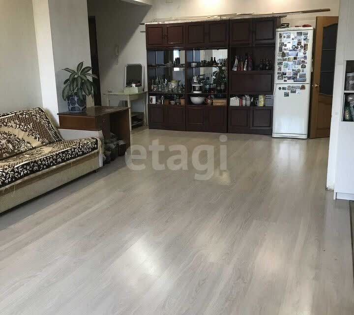 Продаётся 4-комнатная квартира, 90 м²