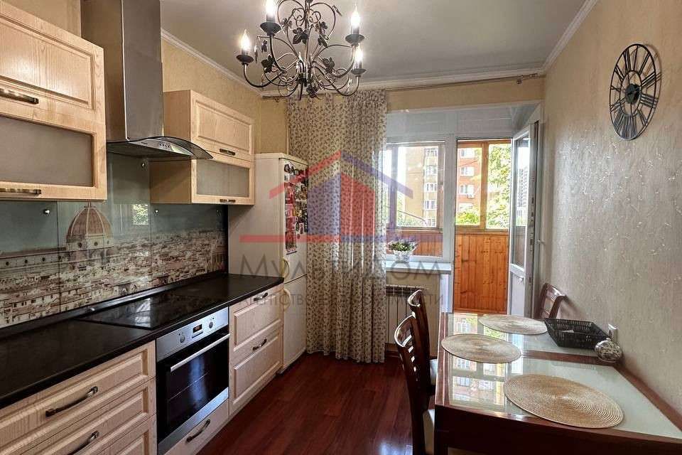 Сдаётся 3-комнатная квартира, 87 м²