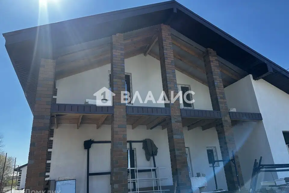 Продаётся 2-этажный дом, 165 м²