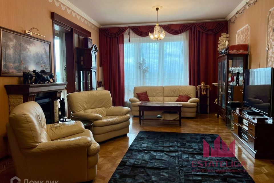 Продаётся 3-комнатная квартира, 127 м²