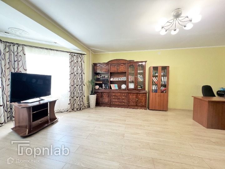 Продаётся 4-комнатная квартира, 127.2 м²