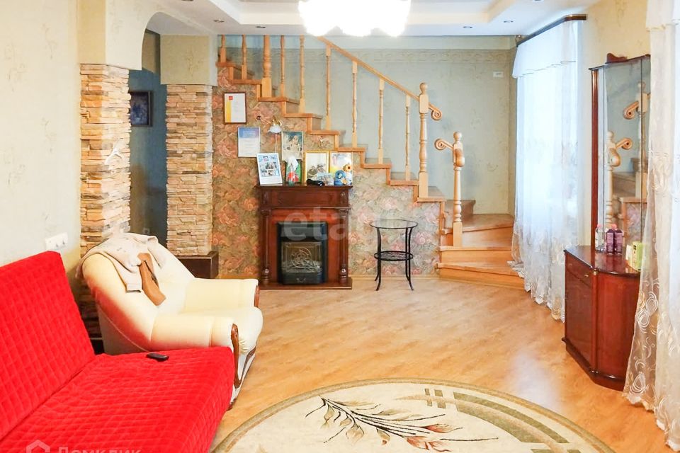 Продаётся 4-комнатная квартира, 107.8 м²