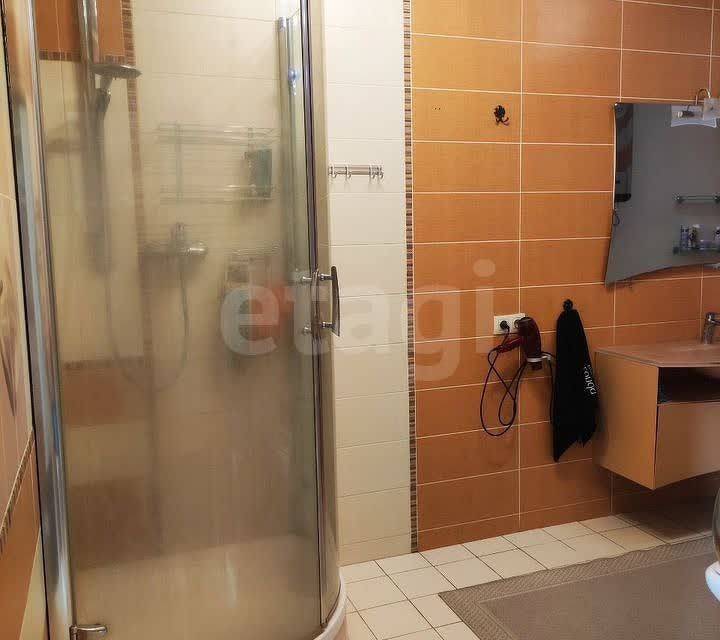 Продаётся 4-комнатная квартира, 189 м²