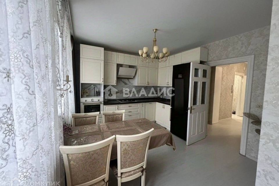 Продаётся 3-комнатная квартира, 110 м²